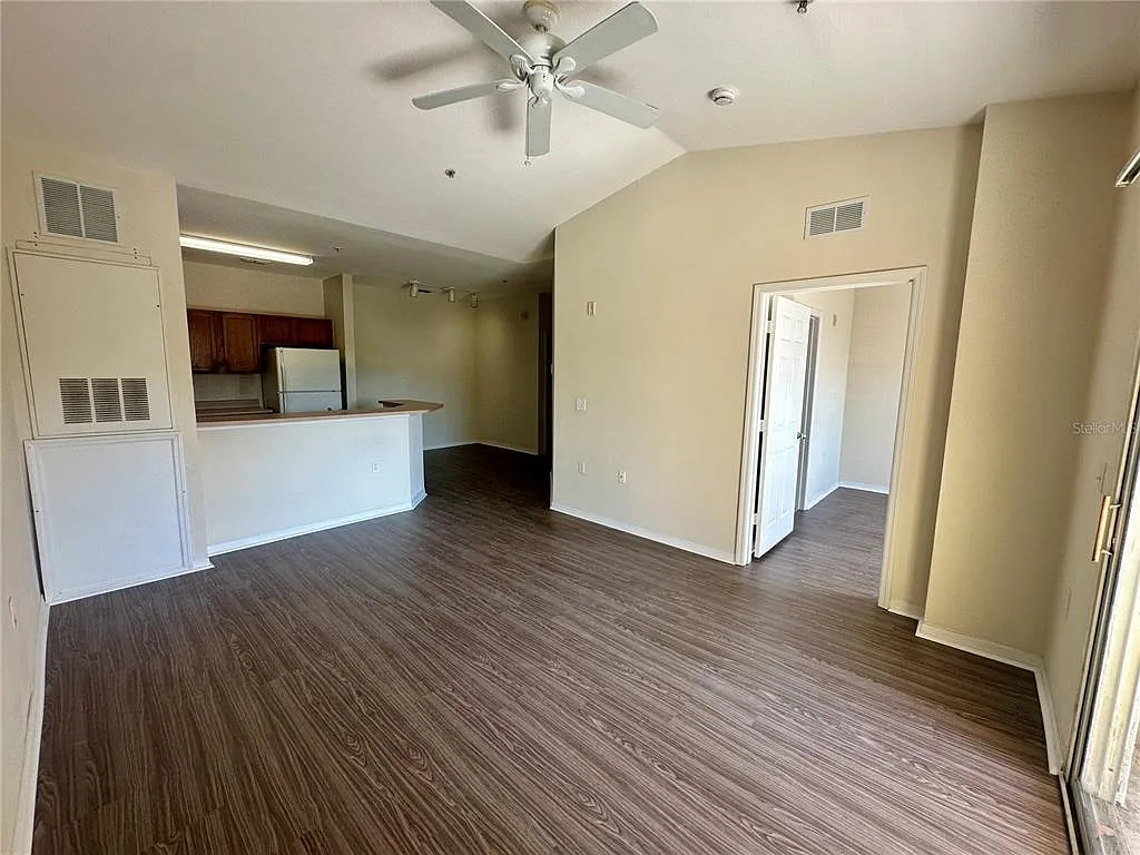 1 bed, 1.0 bath, 716 sqft, $1,350 — Photo 2