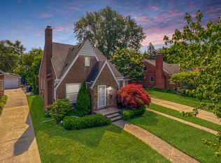 1418 Edgewood Dr, Royal Oak, MI