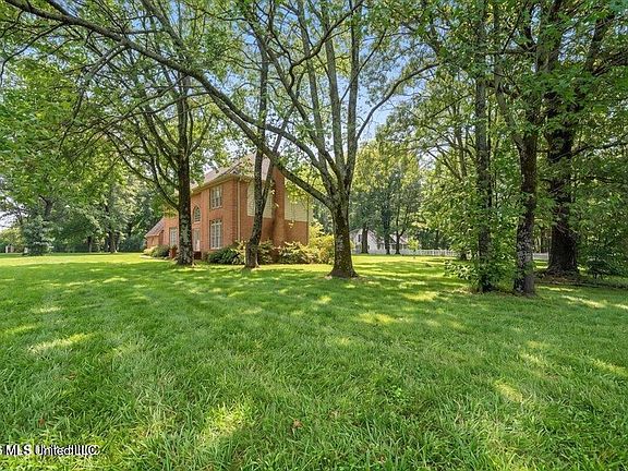 3rd image of 6965 Fox Chase Dr