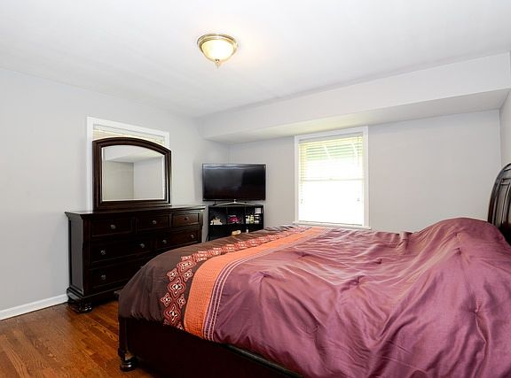 5th image of 745 Laramie Ave
