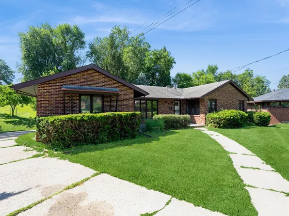 1509 & 1511 Del Matro Ct, Windsor Heights, IA 50324