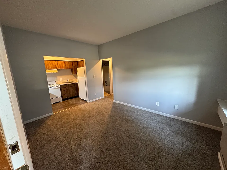 805 E Battell St #9