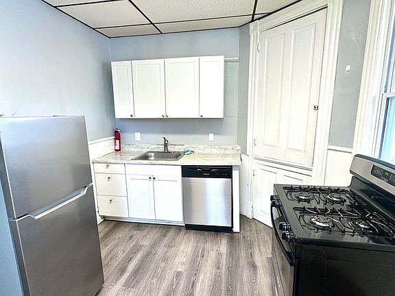 5th image of 557 3rd St