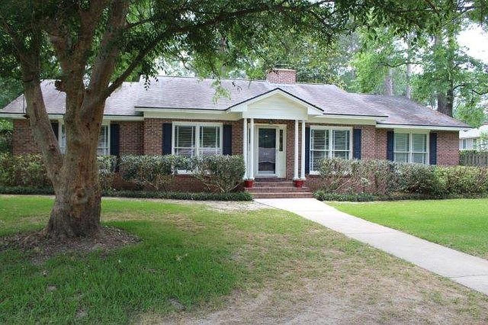 1st image of 207 Fairway Dr