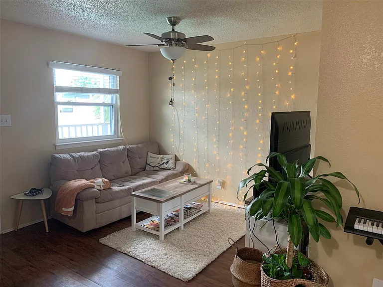2401 Manor Rd #218 — Photo 2