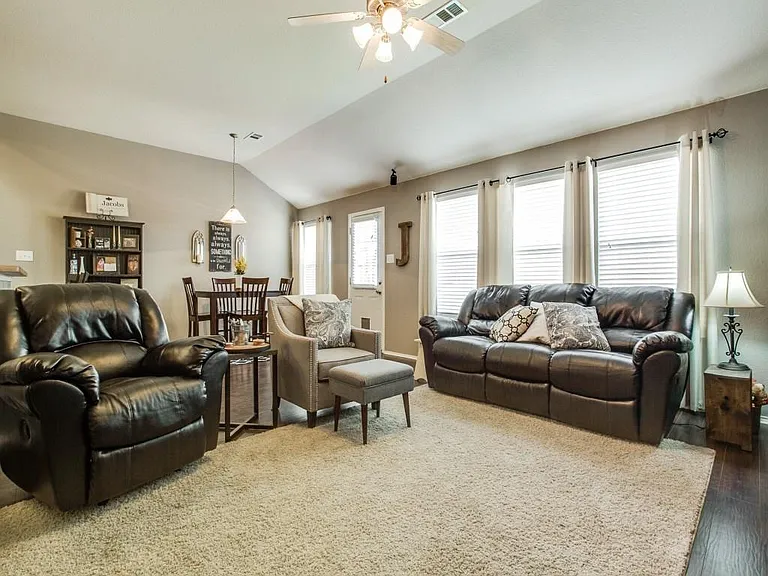 1701 Heron Dr — Photo 9