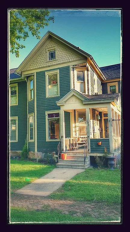 204 E Elm St photo 1