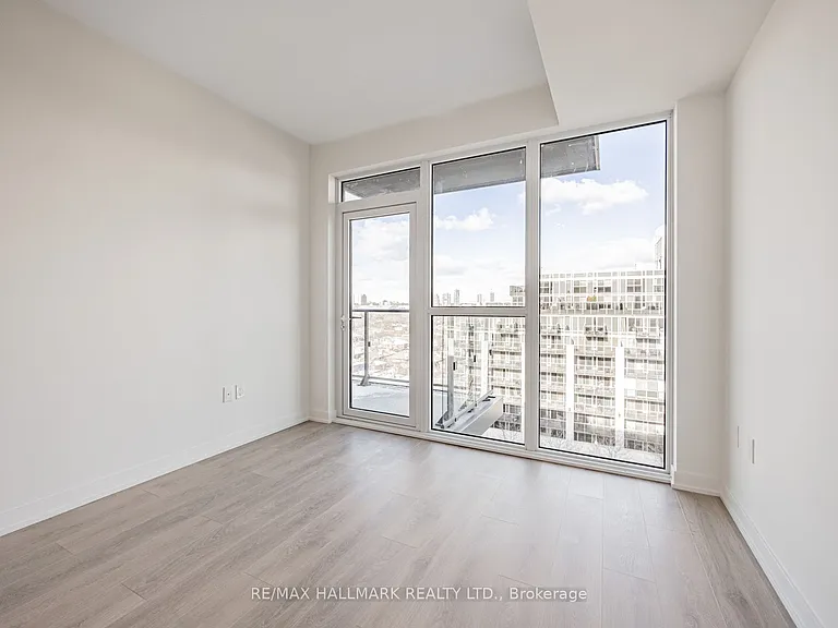 1037 The Queensway #720 — Photo 12