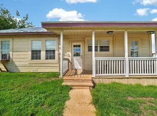 3021 County Road 467, Devine, TX 78016