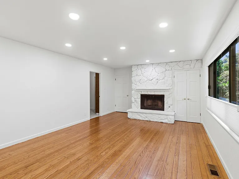 3 Kennedy Pl — Photo 43