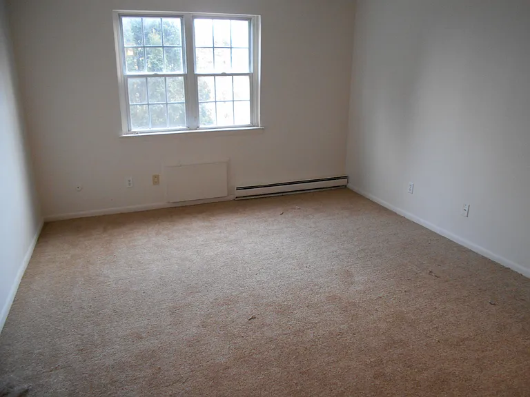 1427 E Tremont St #8 — Photo 9