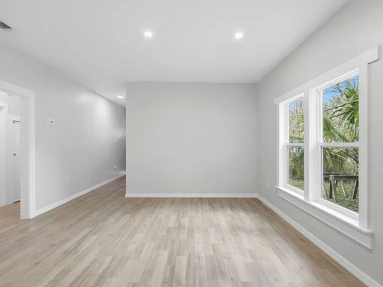 727 Wood St — Photo 12