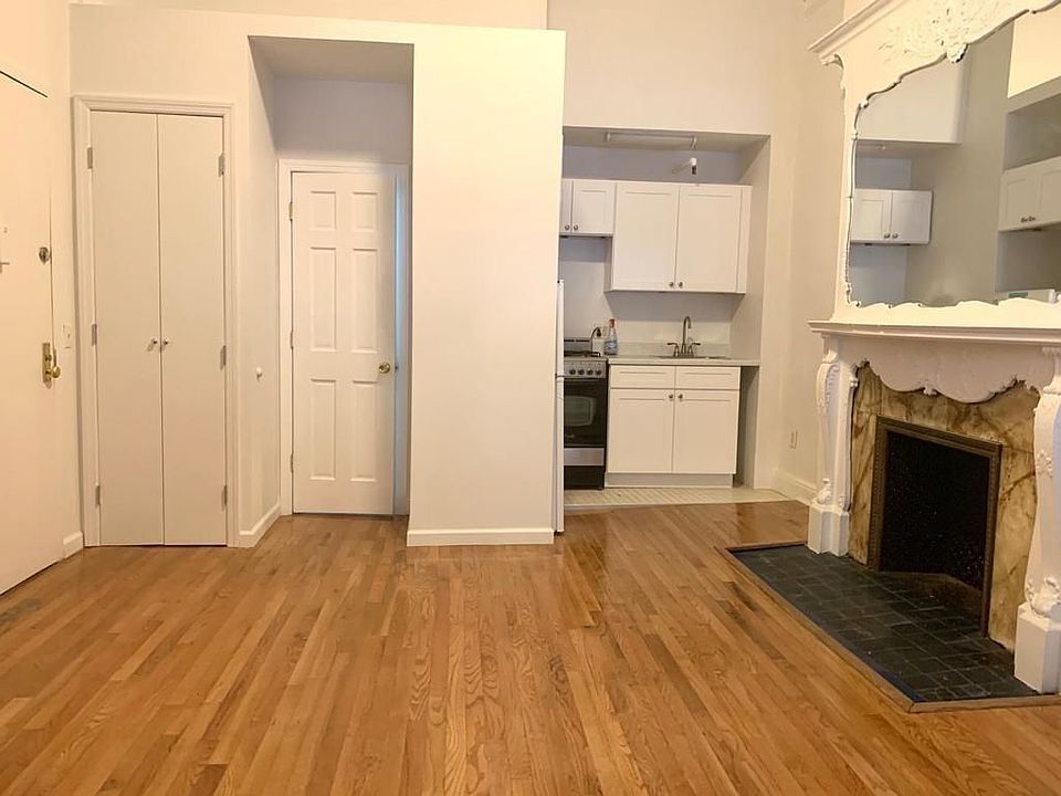 2nd image of 276 W 71st St #F