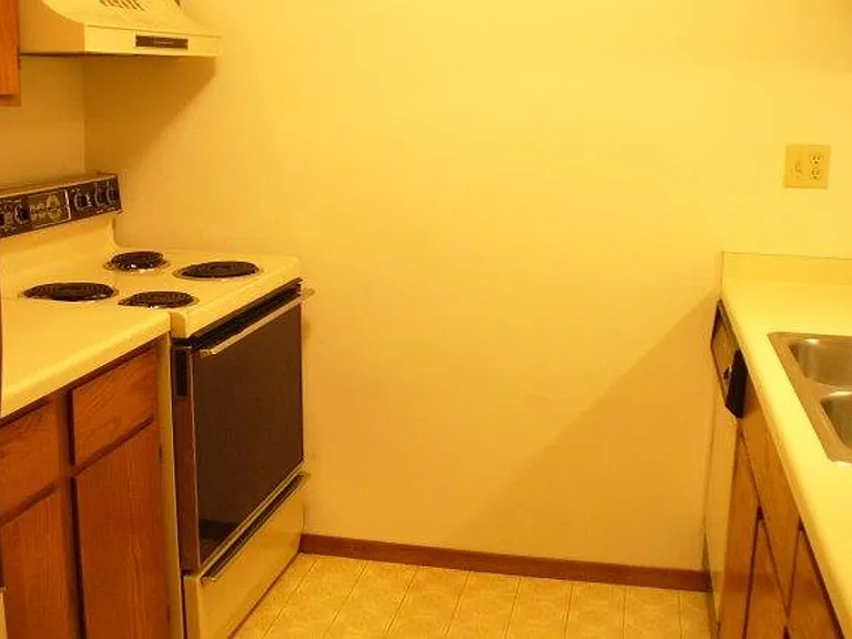 203 Ski Ct #H — Photo 6