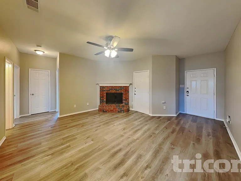 1320 Cleardale Dr — Photo 3