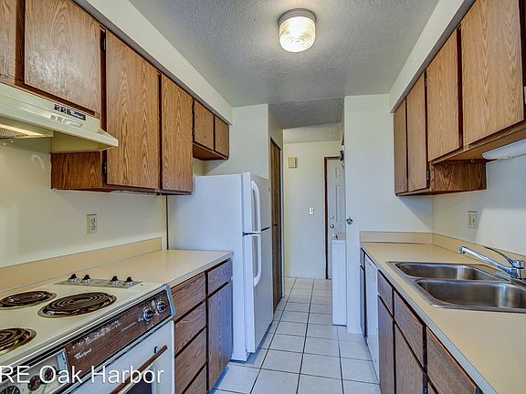 2nd image of 91 SE 11th Ave APT 302