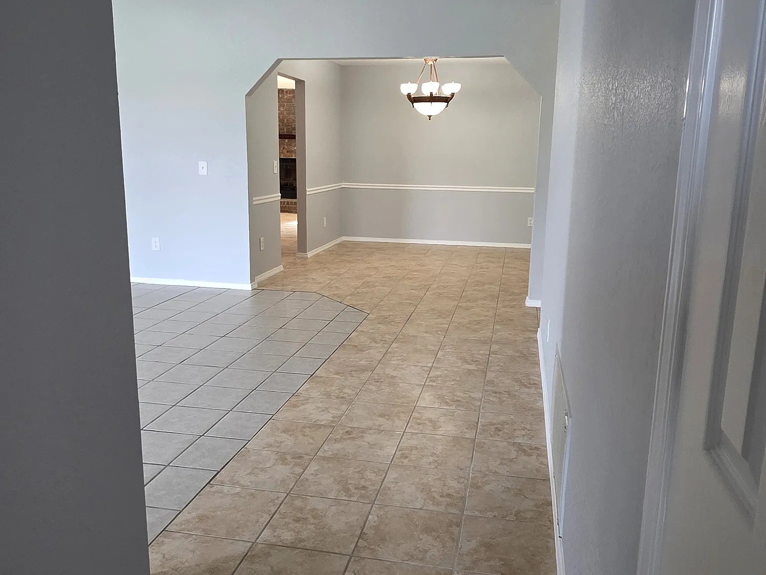3 bed, 1979 sqft, $1,900 — Photo 4