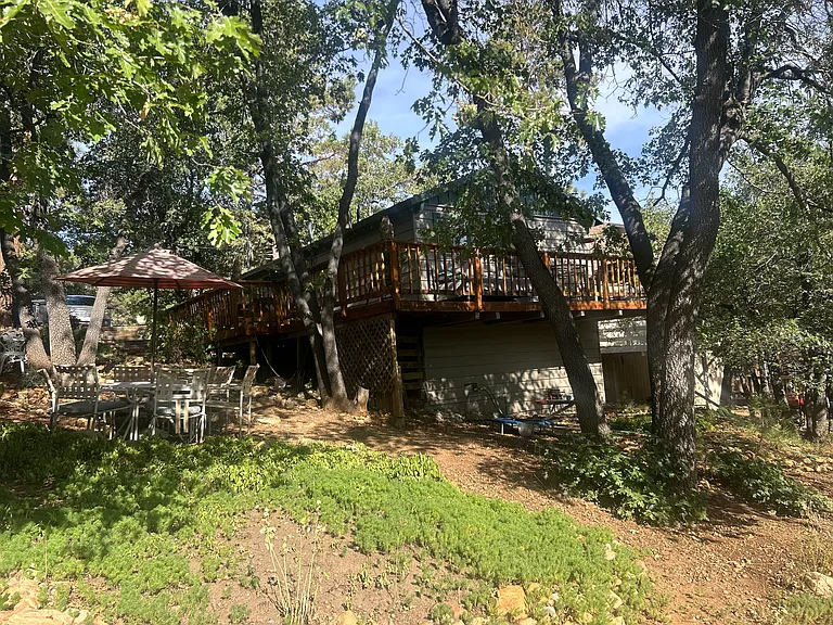 875 Santa Barbara Ave — Photo 18