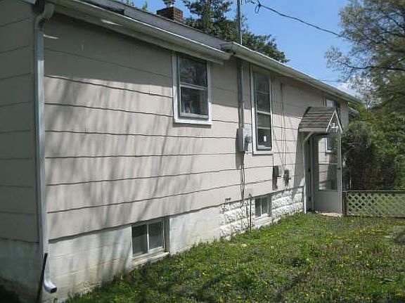 3rd image of 11 N Saint Charles St