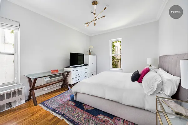 Sold by Triplemint | media 2