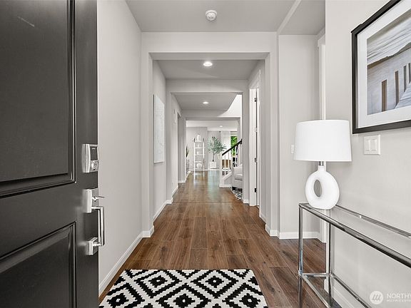 4th image of 2336 NE Winlock Way