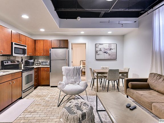 4th image of 4907 Davenport St #15
