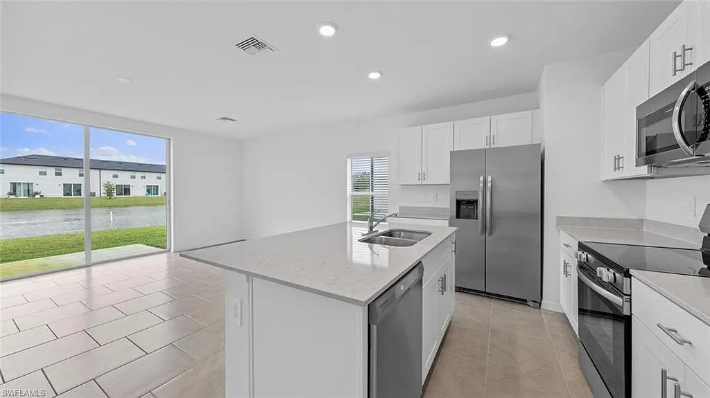3 bed, 2.5 bath, 1347 sqft, $1,800 — Photo 4
