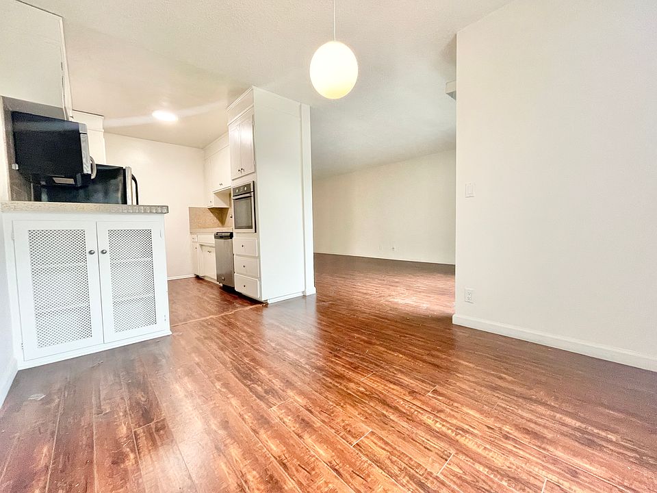 1st image of 919 N Alfred St #203
