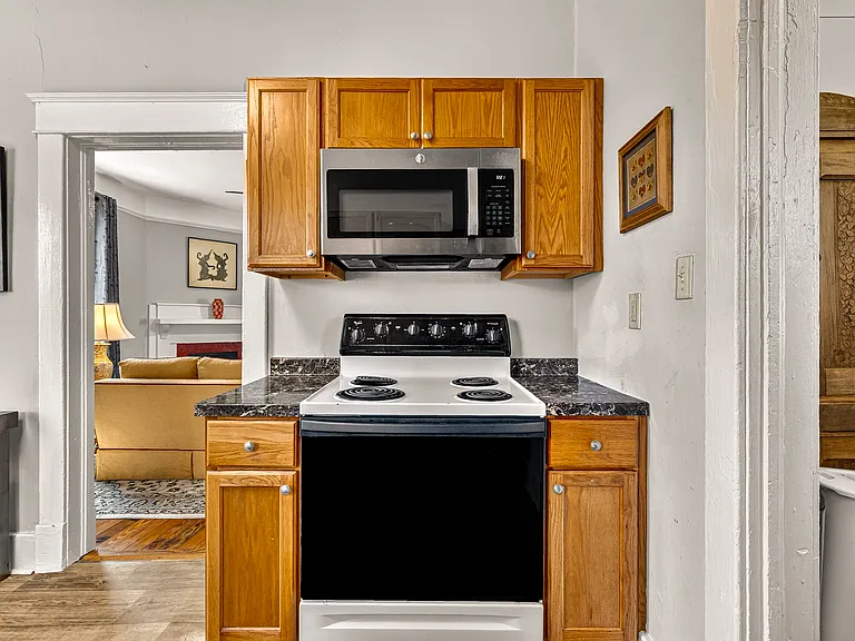 530 E 35th St #B — Photo 20