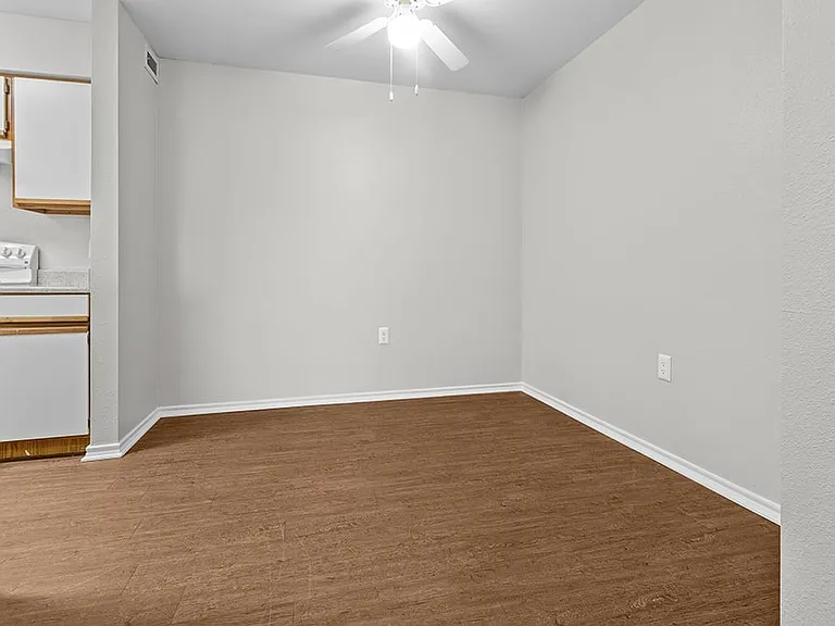 Valley Ridge Apartment Homes — Photo 10