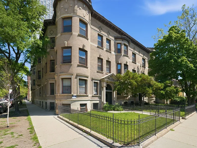 668-72 W Sheridan Rd #RD;-3915-17 — Photo 1