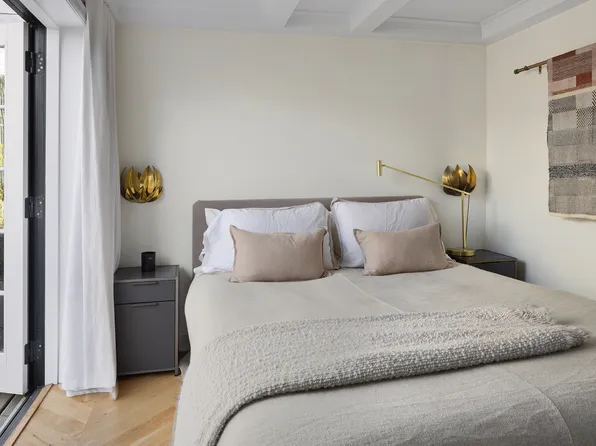 21 East 22nd Street image 7 of 10