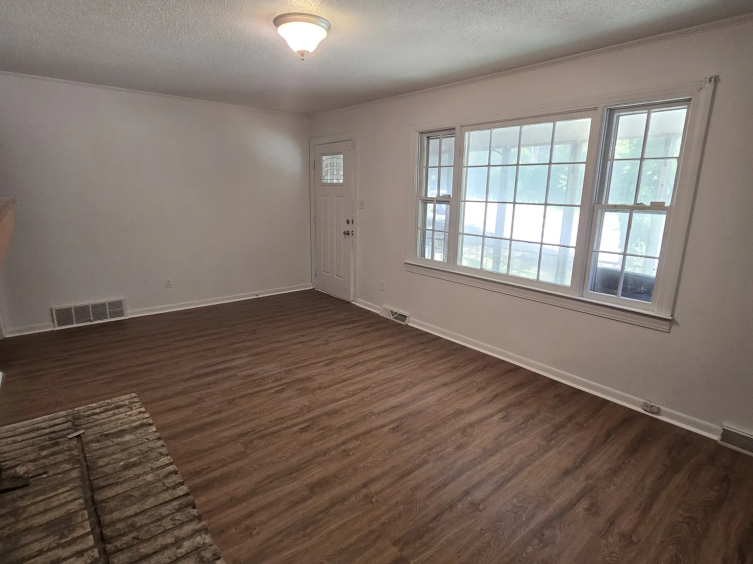 7 bed, 3.5 bath, 2234 sqft, $2,400 — Photo 3