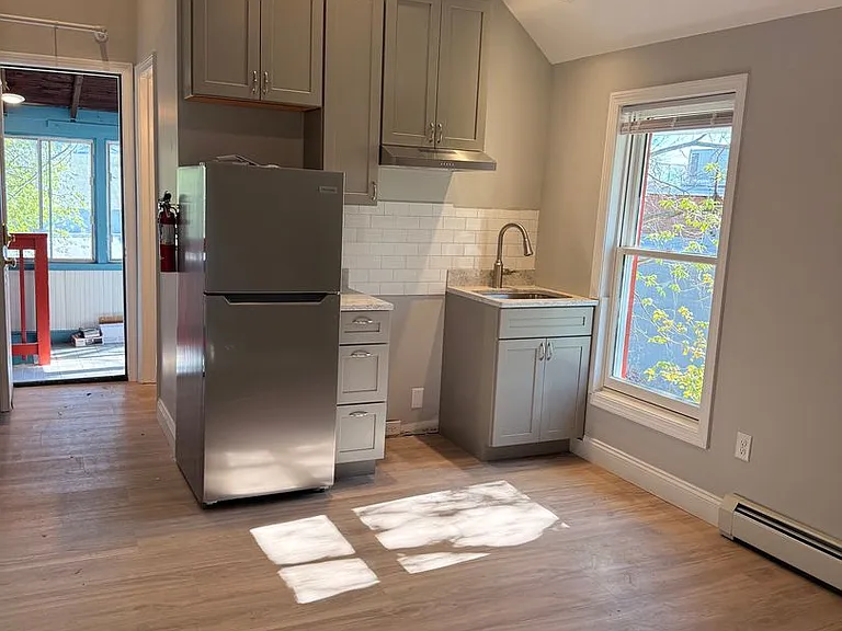 31 Marble Ave — Photo 10