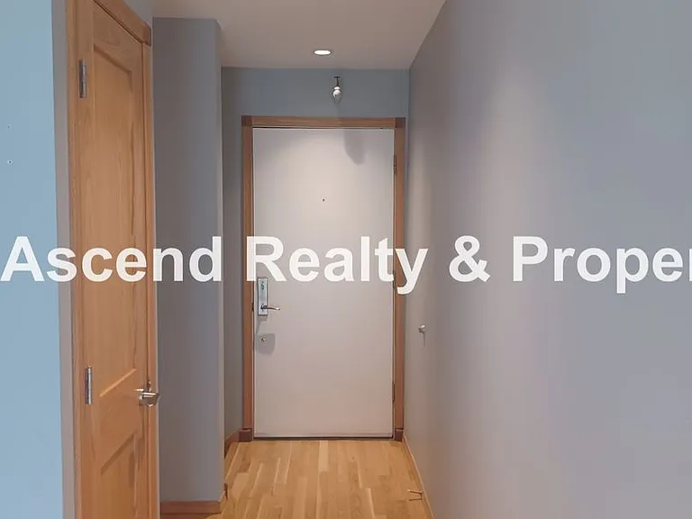 830 SW Broadway Dr #8 — Photo 5