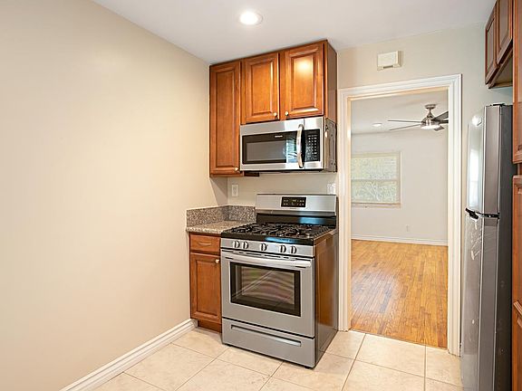 2nd image of 2833 B St #2833
