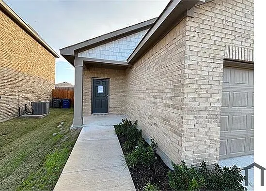 5940 Sahara Dr — Photo 1