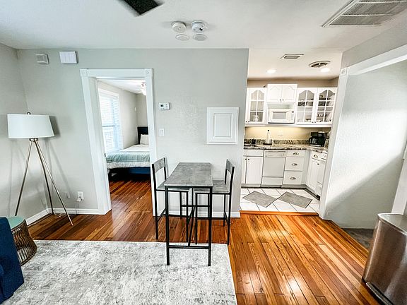 2nd image of 615 E Park St