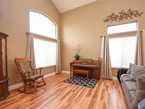 5th image of 6901 Hollybrook Dr
