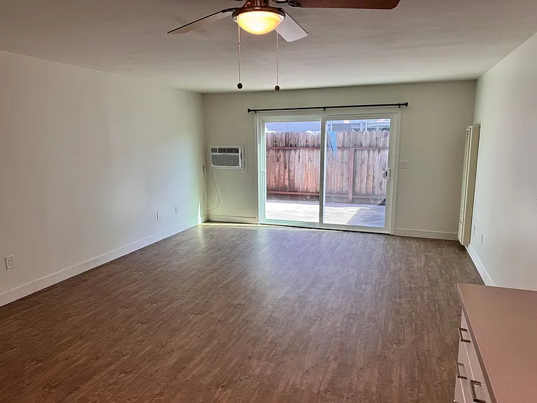 345 N Batavia St — Photo 13