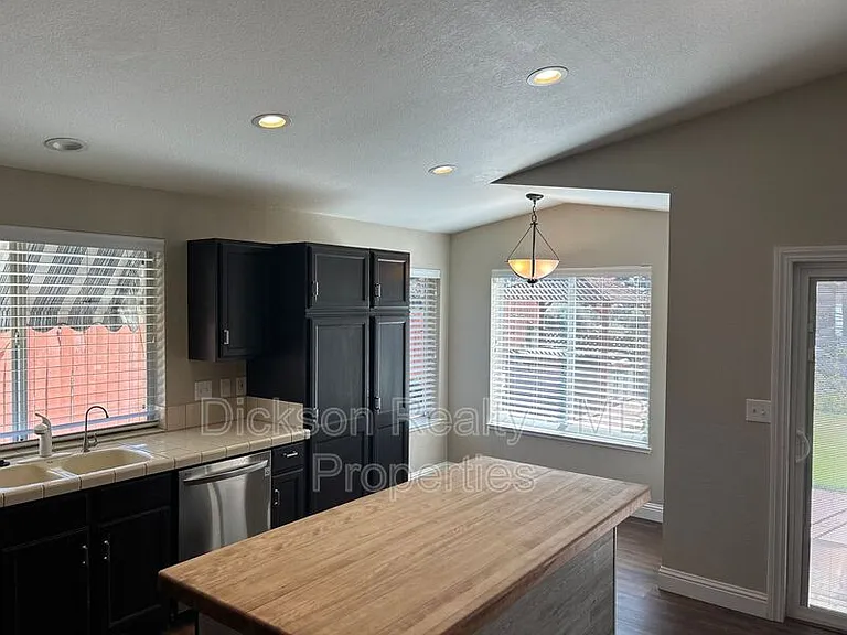 3470 Socrates Dr — Photo 5