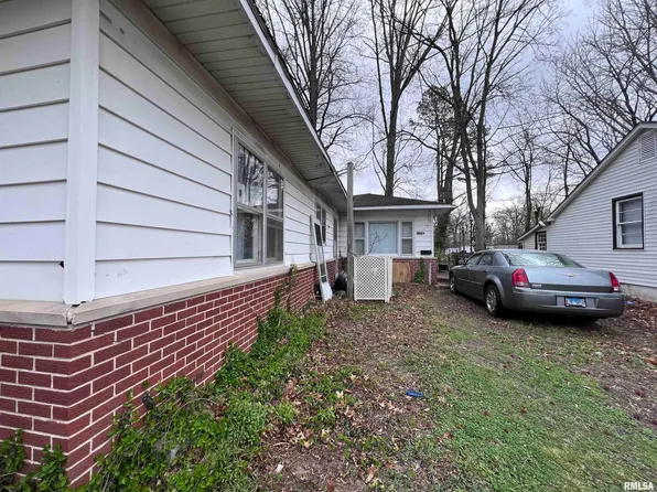 1205 N Bridge St, Carbondale, IL 62901