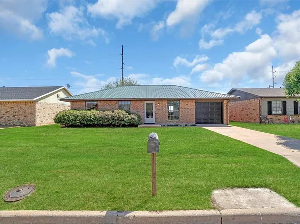 916 Hairston St, Altus, OK 73521