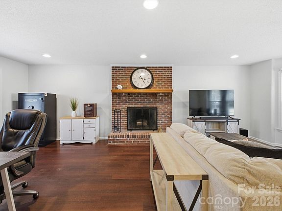 5th image of 109 Elk Ct
