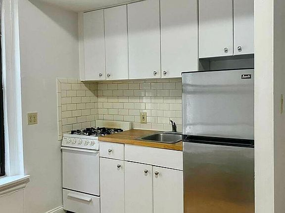 4th image of 59 Carmine St APT 3E