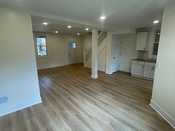 2nd image of 428 Ruxton St