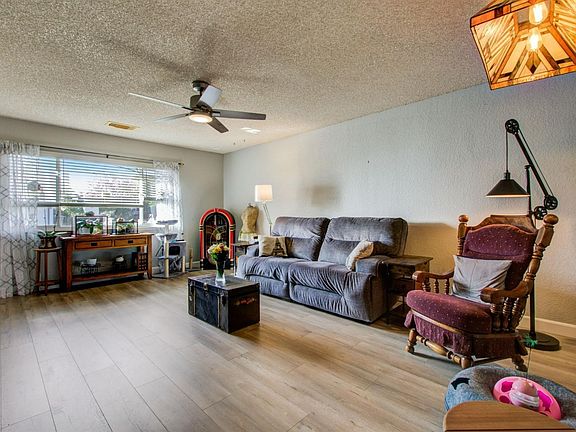 5th image of 372 Grape Street