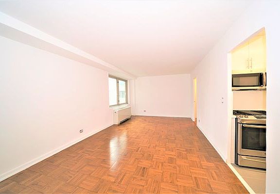 3rd image of 444 E 82nd St APT 3W