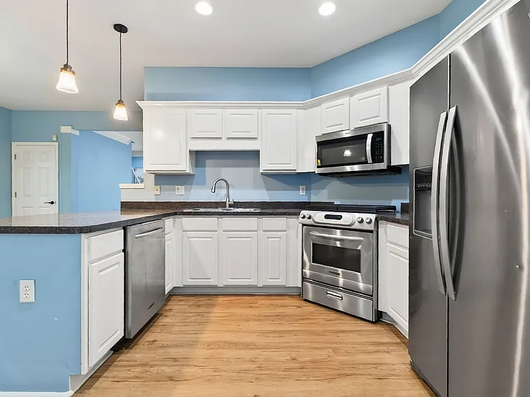 5495 Hampton Ct — Photo 4
