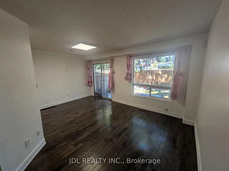 5030 Heatherleigh Ave #9 — Photo 2